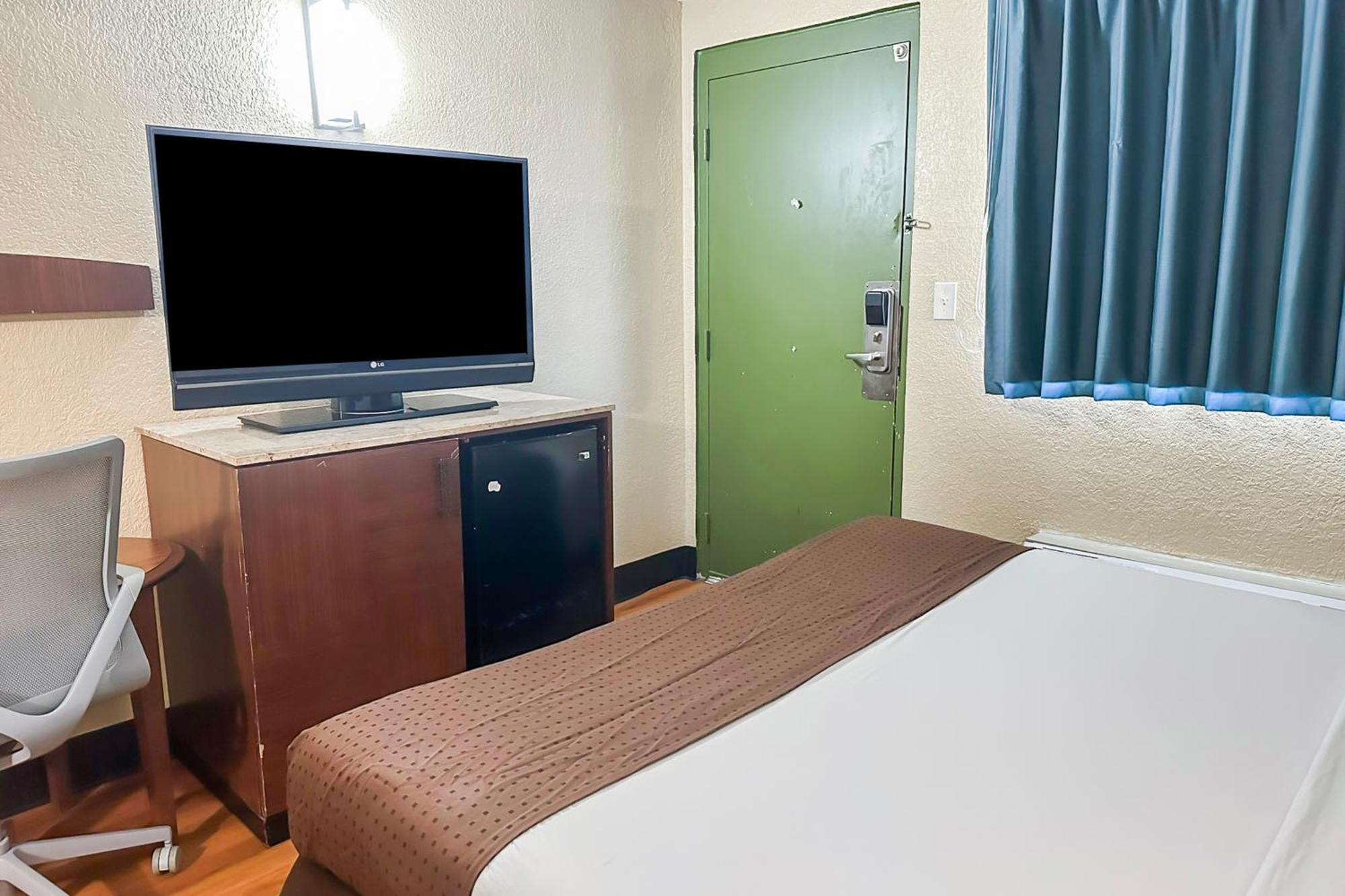 Oyo Hotel Mobile, Al I-65 At Airport Blvd Eksteriør billede